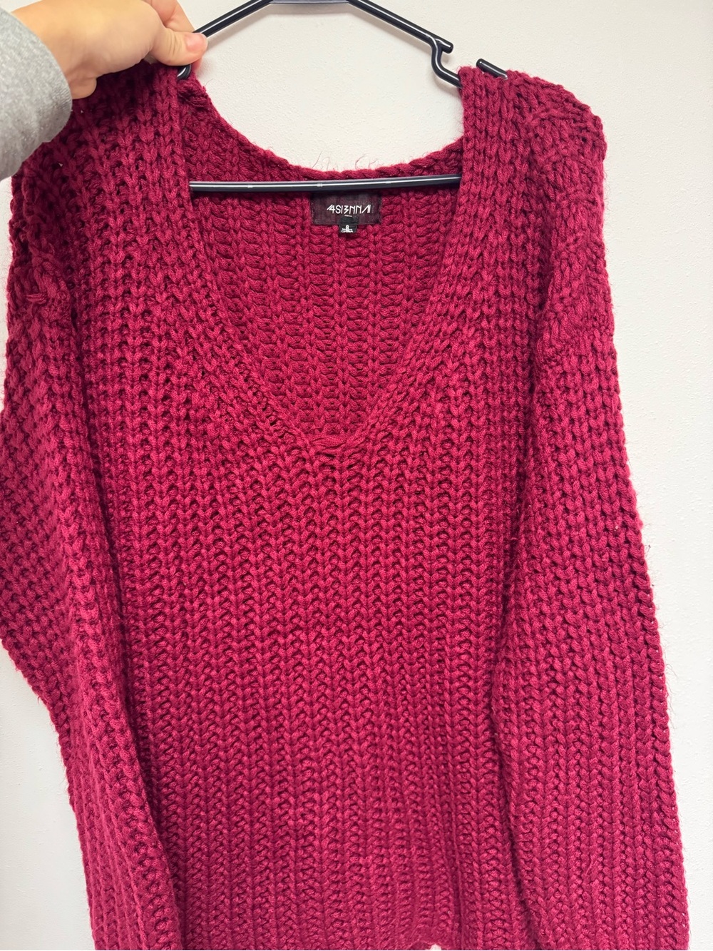 Windsor V-Neck Chunky Knit Sweater - Berry Red